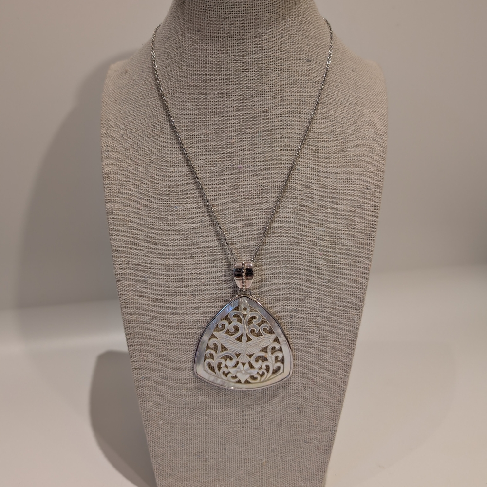 Elegant 925 Silver & Mother Of Pearl Pendant Necklace Bird Motif